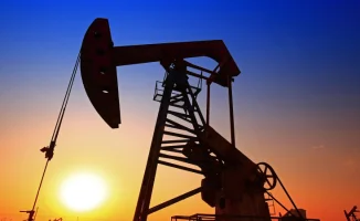 Нефть восстанавливается перед встречей Трампа и Путина на Аляске после спада цен
