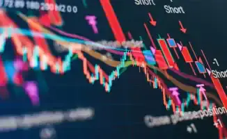 Фондовые рынки мира падают из-за пошлин Трампа и начала торговой войны