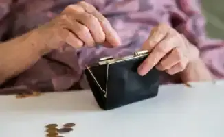 Задолженности пенсионеров в Казахстане: закон не работает