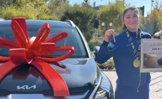 Аида Абикеева получает авто после второго золота в Ливерпуле