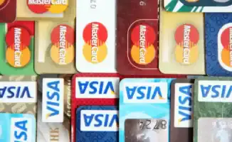 Казахстан ужесточает требования к оформлению и использованию платёжных карт