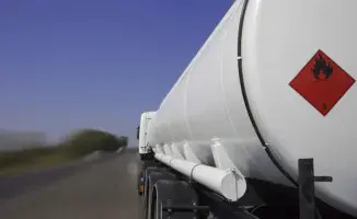 Кыргызстан объяснил отказ от покупки бензина в Казахстане: комментарий Орозбаева