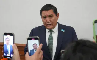 Депутат Базарбек оправдывает свою высокую зарплату в 20 миллионов тенге, подчеркивая эффективность работы