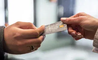 В Казахстане изменят правила пополнения карт свыше 500 тенге