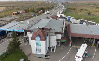 Казахстан проверяет грузовики из Китая в Россию: подтверждено КГД