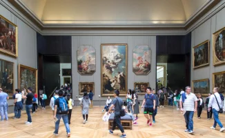 Лувр в Париже повышает цены на билеты для иностранцев