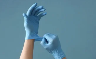 Казахстанские медики получили тайские перчатки за миллиарды тенге: скандал на лицо