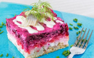 Сельдь под шубой: Казахстанцы готовят любимый салат к Новому году