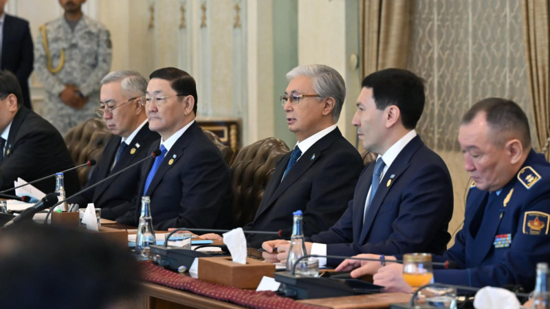 Токаев и премьер Пакистана обсудили планы по увеличению торговли до 1 миллиарда долларов, открывая новые горизонты