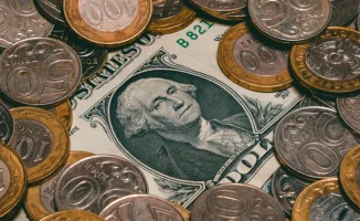 Доллар упал ниже психологической отметки: курс на торгах в Казахстане 4 февраля