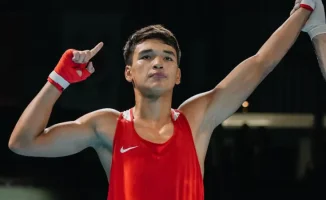 Казахстанский боксёр Бейбарыс Аширбай поднял золотой флаг в Бангкоке