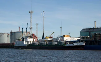 Трамп приостановил санкции на российскую нефть до 11 апреля