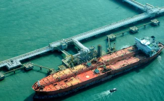 Нефтяные танкеры у Ормузского пролива: цены на нефть растут