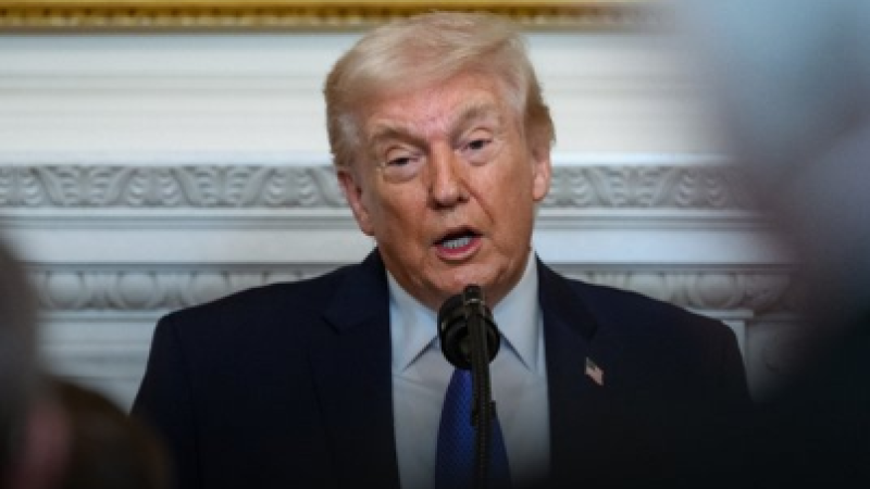 Трамп поручил DFC обеспечить страховку и эскорт для судов в Ормузском проливе