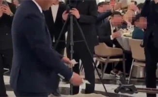 Депутат Актобе Аслан Каиргалиев щедро подарил на свадьбе друга, видео стало вирусным