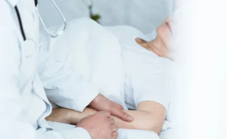 Новая норма в Казахстане: родственники пациентов в коме смогут защищать их права и интересы легально