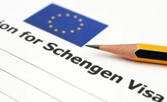 Вторая зарплата: Жанабыловы в ожидании изменений по Шенгену