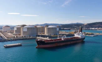 Иран угрожает ценами на нефть в $200 после атак США в Ормузе