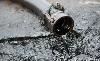 Штрафы для нефтяников: игра с экологией или реальность?
