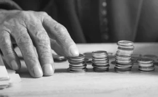 Казахстан: 21 млрд тенге пенсий ушли умершим и иностранцам