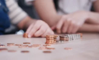 Капля в море: Казахстан ищет спасение для детей через алиментный фонд